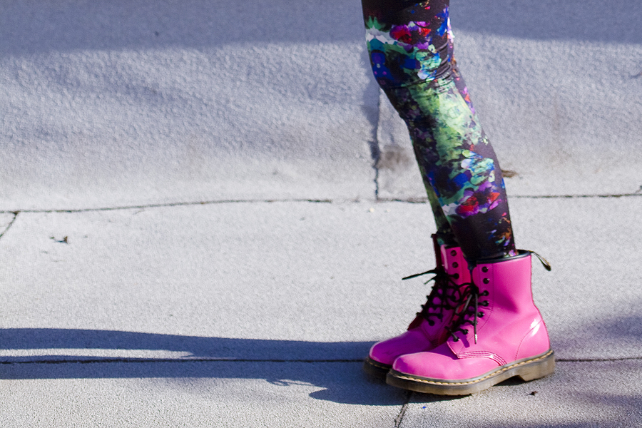 H&M abstract colourful leggings, hot pink lamper 1460 8 eye dr martens.