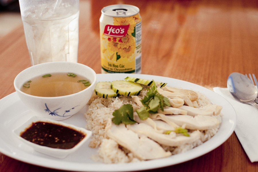 Hainanese Chicken Rice and Yeo's Chrysanthemum tea canned drink at Moo Moo Thai Cafe- reminiscent of Singapore food!