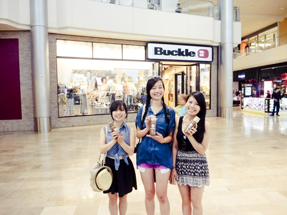 Ssen, Ren and Lilli with free bottles of coffee from Starbucks in Las Vegas.