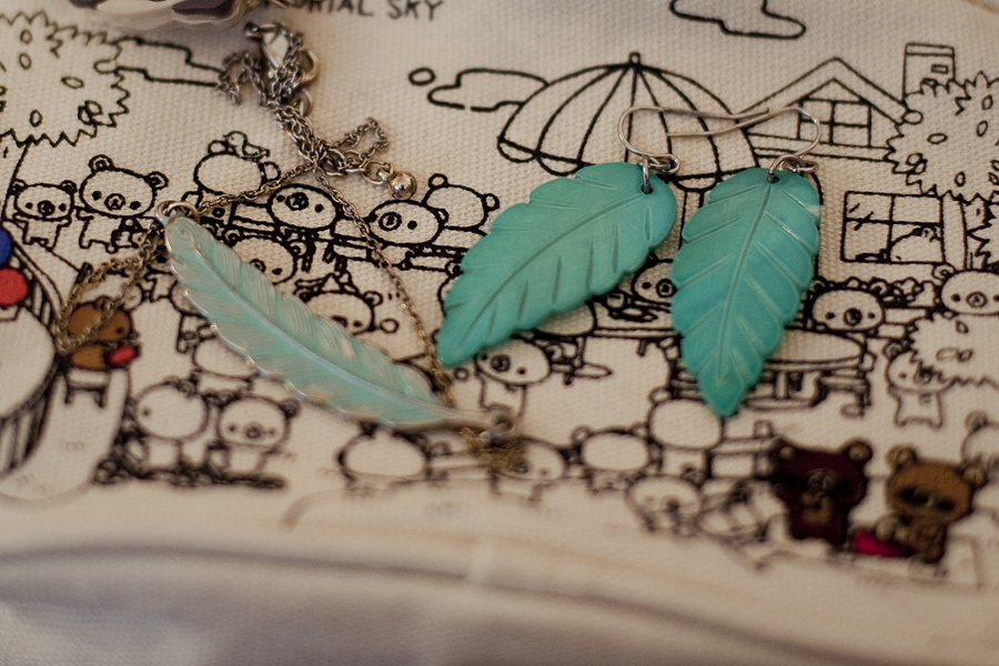 Forever 21 turquoise leaf necklace and earrings.