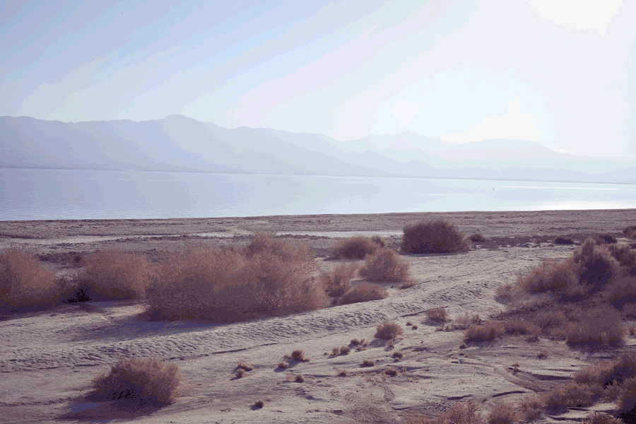 Animated gif showing a panoramic view of the Salton Sea.