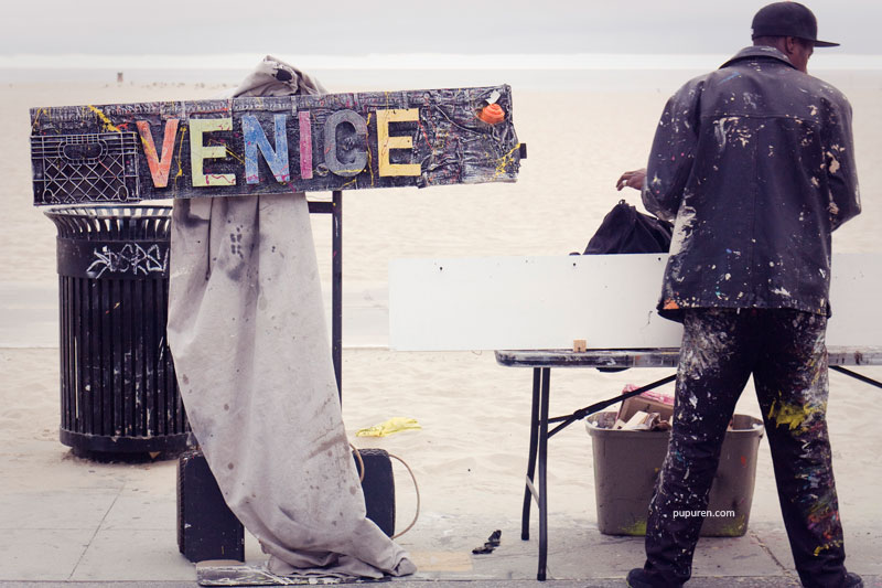 Art vendor in Venice beach, Los Angeles.
