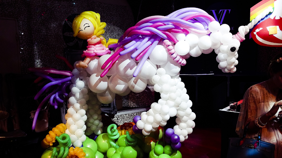 Unicorn balloon sculpture by Jocelyn Balloons at the VanityTrove Get, Snap, Blingo project launch party.