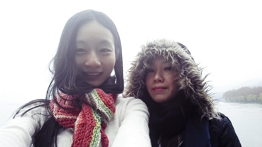 Ren and Ade amidst snow in West Lake, Hangzhou.