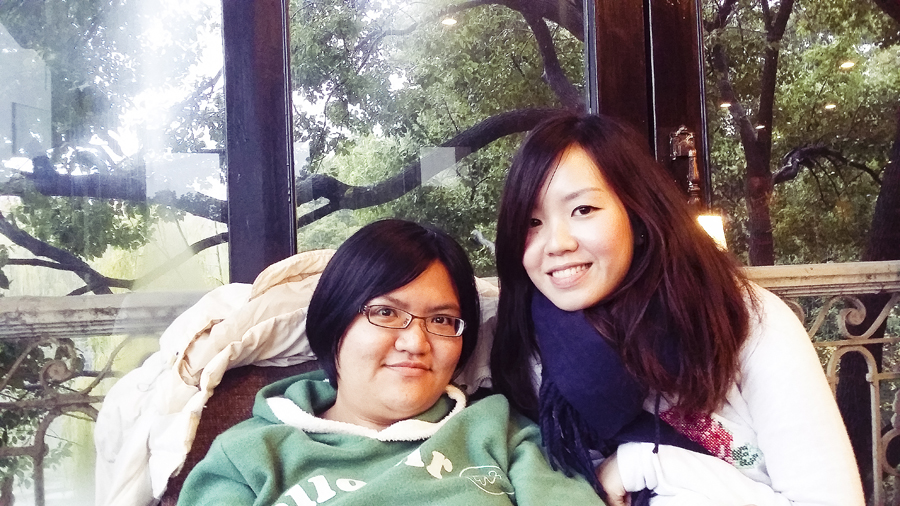 Puey and Ade in Starbucks at West Lake, Hangzhou.