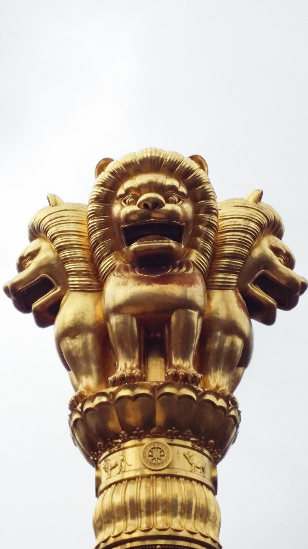 Gold lion statues on a pillar at Jing'an, Shanghai.