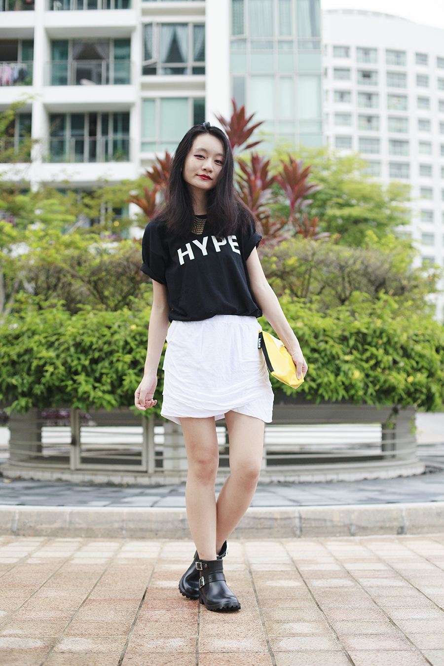 Black & White OOTD details: Black Lookbook.nu Hype tee, white Monrow Basic Shirred Skirt via Shopbop, gold Forever 21 chain collar necklace, black Dav Liverpool Rain Booties via Shopbop, yellow cosmetic pouch from clozette.