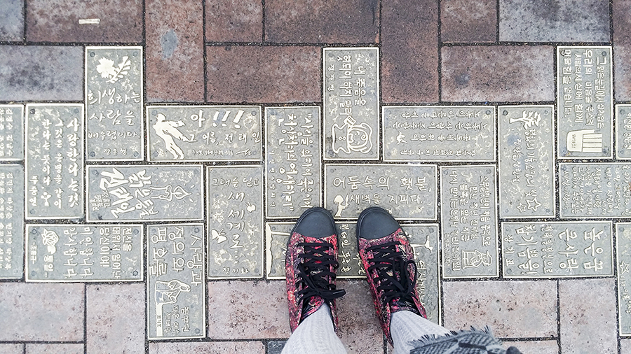 Autographed bricks lining the floor above Cheonggyecheon.