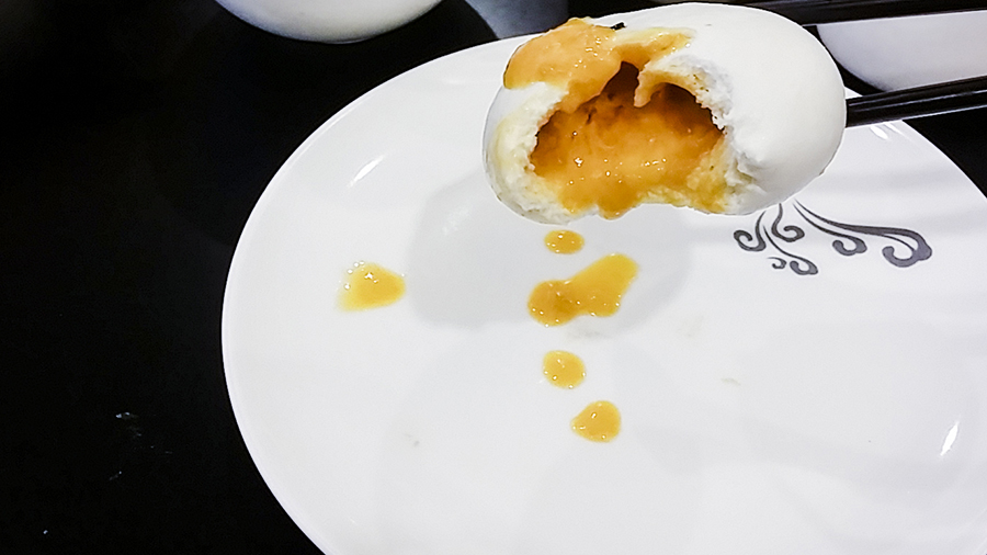 Dripping custard from a lava custard bun æµæ²™åŒ… at May Star Cuisine dim sum for lunch at Nagoya Hill Shopping Mall, Batam, Indonesia.