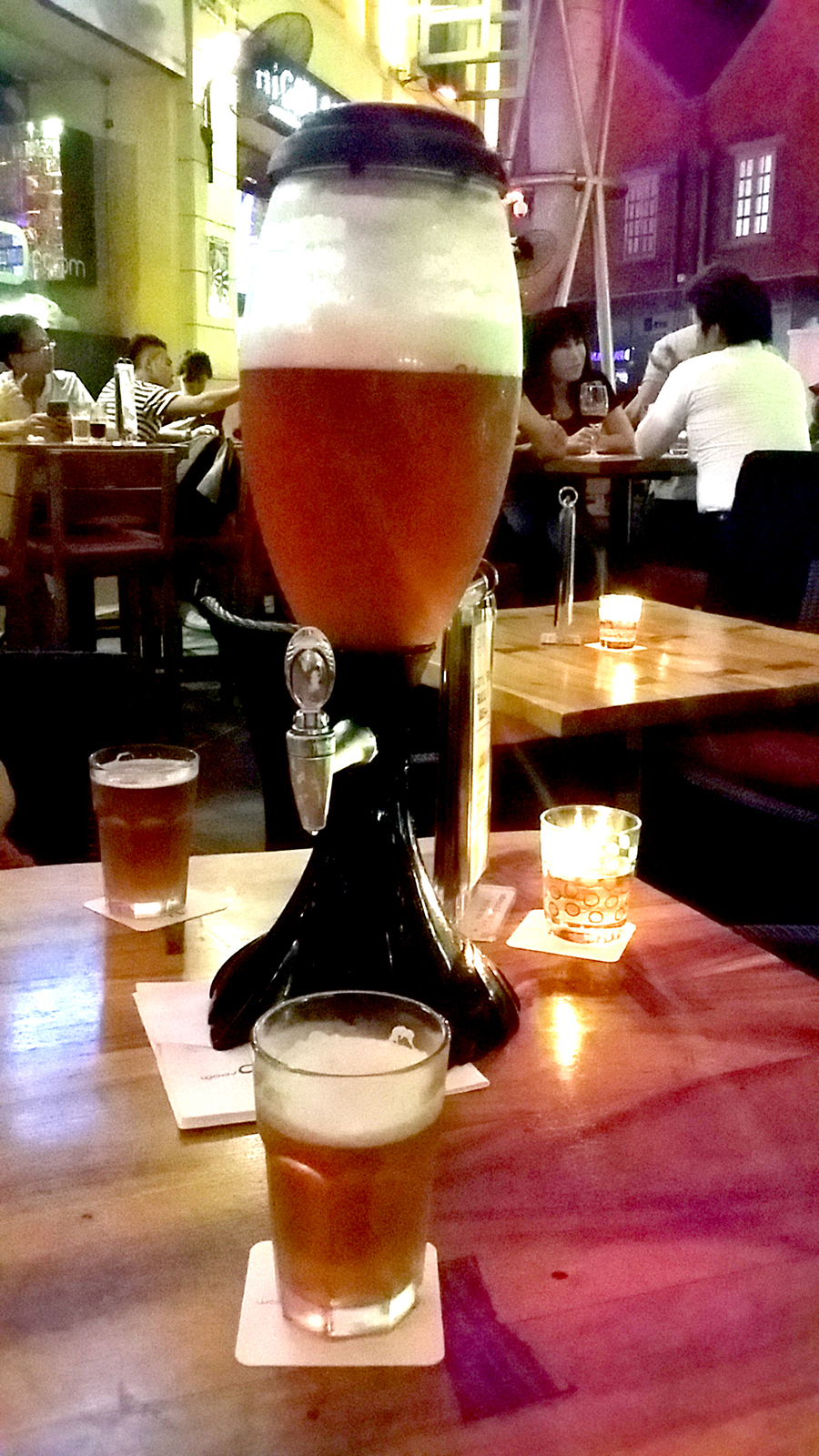 Tower of golden ale, Clarke Quay
