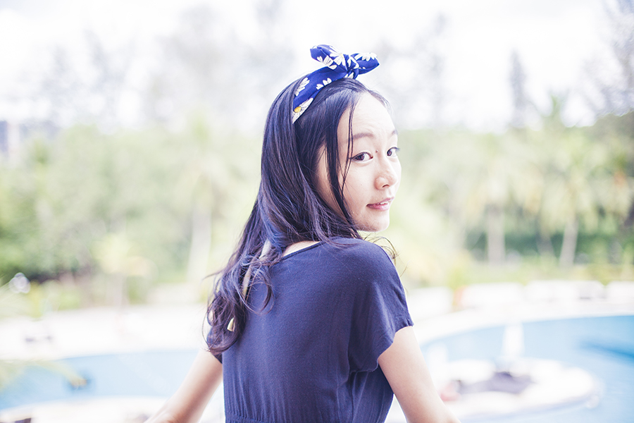 Resort Island Outfit: Forever 21 navy blue maxi dress, Osewaya daisy bunny-ear headband via JRunway.