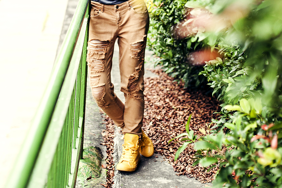 School Outfit: Forever 21 brown ripped skinny jeans, Converse yellow rubber coated chuck taylor sneakers.
