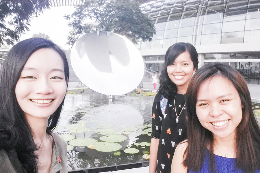 Selfie with Shasha & Ruru at the reflection of the ArtScience Museum at Marina Bay Sands, Singapore.