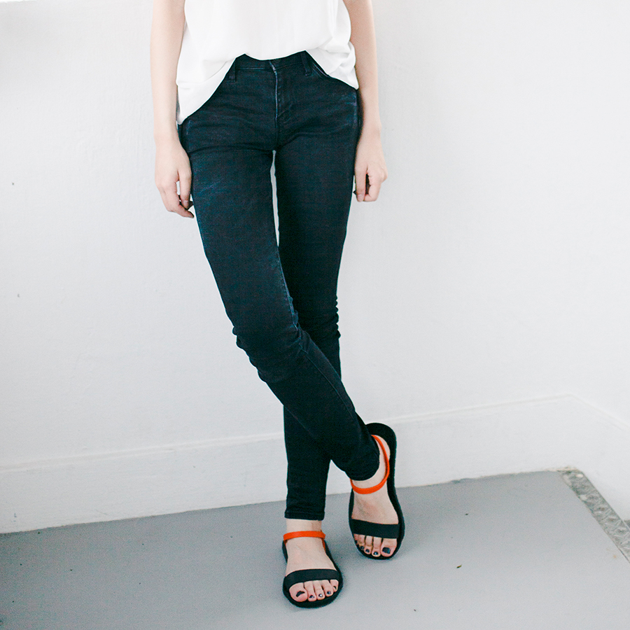 Monochrome outfit: Dresslink backless white chiffon top, Uniqlo black ultra stretch jeans, BlackOut SG custom sandals.
