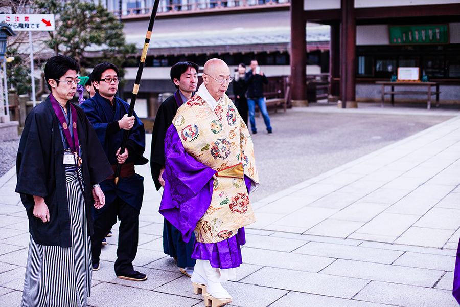 Buddhist monk escorted to the prayer hall at Shinshoji Narita Temple with the Narita Transit Program in Chiba, Japan 