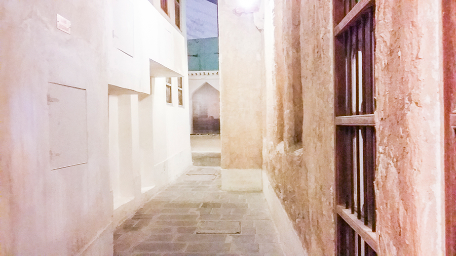 Alley at Souq Waqif (Ø³ÙˆÙ‚ ÙˆØ§Ù‚Ù), Doha, Qatar.