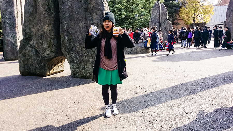 Ruru with our Butterbeer and her new Snoopy shoes at Universal Studios Japan, Osaka.