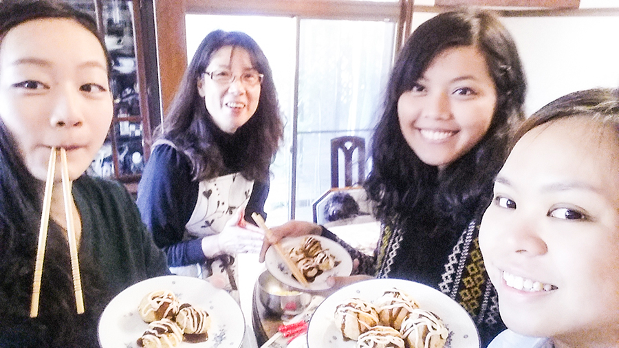 Wefies with our homemade takoyaki with Keiko-mama at our Kyoto Airbnb.