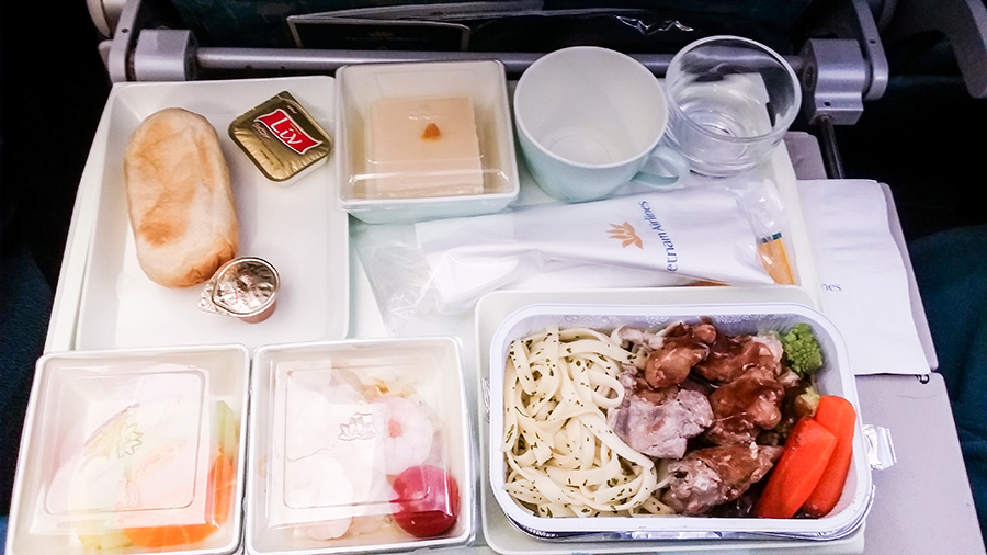 Vietname Airlines plane food from Tokyo to Singapore.