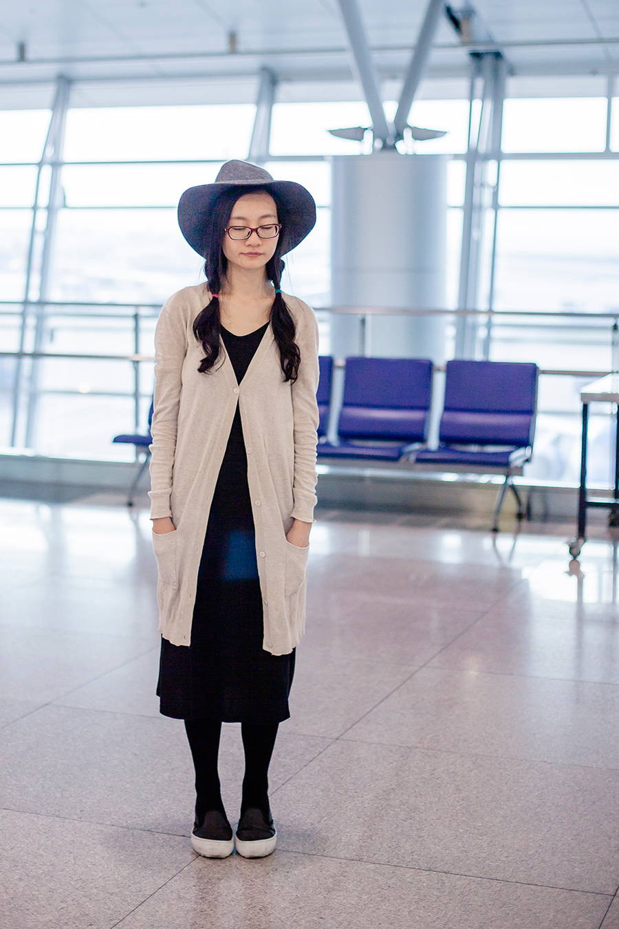 Airport outfit: Zara long cardigan, GU wool hat, Spurr shoes.