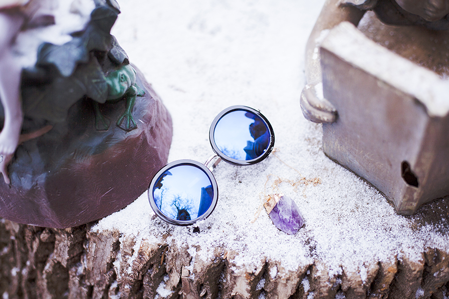 CNDirect blue sunglasses, DealSale purple stone on gold chain necklace.