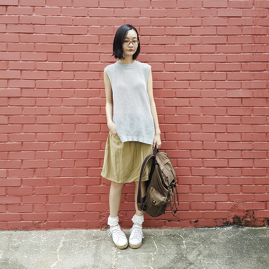 Neutral Minimalist Style: Uniqlo oversized knit vest, Zara skirt, Tutuanna socks, Kurt Geiger Lovebug leather sneakers, Fossil backpack, Firmoo red glasses, Cirkus Charms silver triangle earrings.