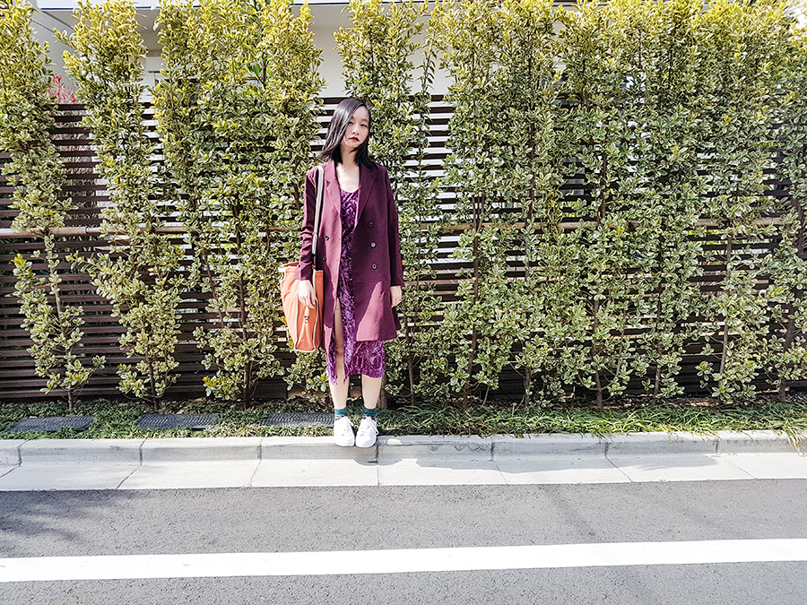 Outfit photo in velvet in Tokyo.